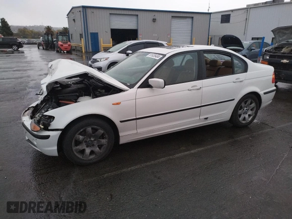 2004 BMW 3 Series 325i with VIN WBAAZ33464KP90177, listed as a Copart auction lot 81826404 with 85,494 mi miles and Salvage Title. Bid and sale history available at carsss.com. Image 1.