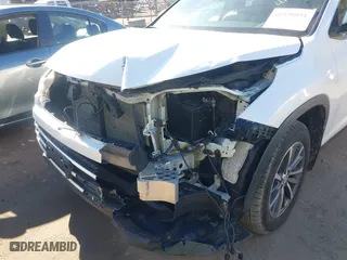 2019 Toyota Highlander SE with VIN 5TDJZRFH1KS922403, listed as a IAAI auction lot 41430051 with 93,767 mi miles. Bid and sale history available at carsss.com. Image 6.