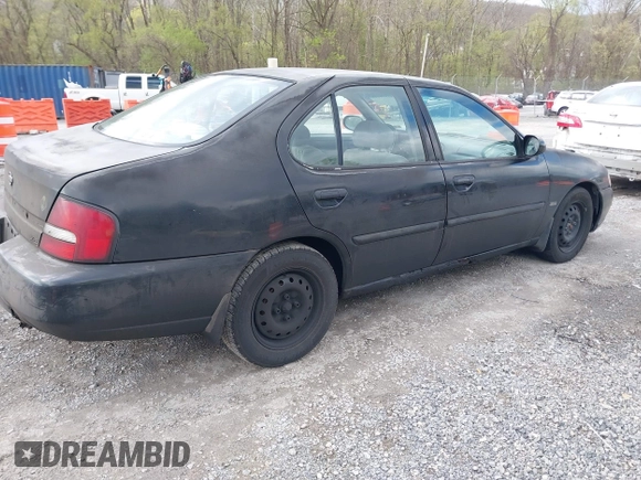 2001 Nissan Altima GXE with VIN 1N4DL01D51C201747, listed as a IAAI auction lot 41970911 with 294,383 mi miles. Bid and sale history available at carsss.com. Image 4.