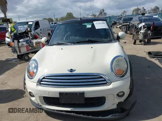 2012 MINI Convertible z VIN WMWZN3C53CT134194, wystawiony jako IAAI lot #42261686 z przebiegiem 104 099 mil mil oraz . Historia ofert i sprzedaży dostępna na DreamBid. Obrazek 12.