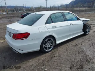 2014 Mercedes-Benz E-Class E 350 Luxury with VIN WDDHF8JBXEA852122, listed as a IAAI auction lot 41659079 with 60,991 mi miles. Bid and sale history available at carsss.com. Image 4.