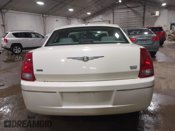 2006 Chrysler 300 Touring with VIN 2C3LK53G76H518015, listed as a IAAI auction lot 41440502 with 117,789 mi miles. Bid and sale history available at carsss.com. Image 16.
