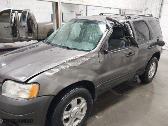 2004 Ford Escape XLT with VIN 1FMCU93174KB67570, listed as a IAAI auction lot 41228124 with 160,176 mi miles. Bid and sale history available at carsss.com. Image 6.