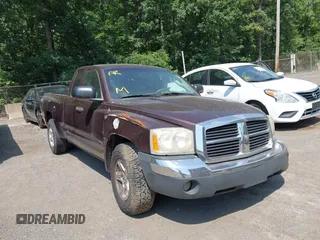 2005 Dodge Dakota SLT with VIN 1D7HE42N05S193871, listed as a IAAI auction lot 42587320 with 130,122 mi miles and . Bid and sale history available at DreamBid. Image 1.