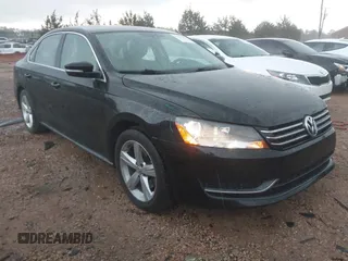 2014 Volkswagen Passat SE z VIN 1VWBT7A33EC113753, wystawiony jako IAAI lot #42017729 z przebiegiem 173 825 mil mil oraz . Historia ofert i sprzedaży dostępna na DreamBid. Obrazek 1.