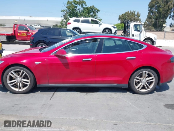 2014 Tesla Model S 60 with VIN 5YJSA1S11EFP33278, listed as a IAAI auction lot 42441781 with Not provided miles and . Bid and sale history available at DreamBid. Image 14.