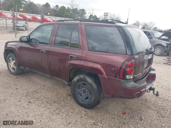 2007 Chevrolet TrailBlazer LS with VIN 1GNDS13SX72104242, listed as a IAAI auction lot 41722203 with 153,526 mi miles. Bid and sale history available at carsss.com. Image 3.