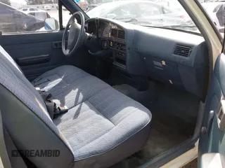 1992 Toyota Pickup DLX z VIN 4TARN81PXNZ004395, wystawiony jako IAAI lot #41729264 z przebiegiem 137 289 mil mil oraz . Historia ofert i sprzedaży dostępna na DreamBid. Obrazek 5.