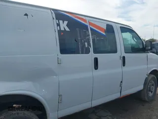 2021 GMC Savana Cargo Van with VIN 1GTW7AFP1M1307600, listed as a IAAI auction lot 41471643 with 63,565 mi miles. Bid and sale history available at carsss.com. Image 13.