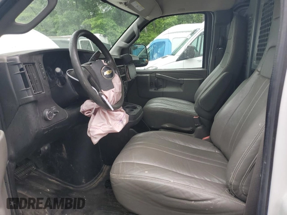 2017 Chevrolet Express Cargo z VIN 1GCWGAFF8H1111733, wystawiony jako Copart lot #55809425 z przebiegiem 99 328 mil mil oraz Szkoda całkowita • Salvage title. Historia ofert i sprzedaży dostępna na DreamBid. Obrazek 7.