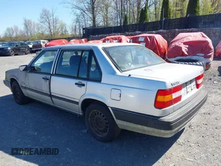 1991 Volvo 900 z VIN YV1JA8942M3020643, wystawiony jako IAAI lot #42130496 z przebiegiem 57 529 mil mil oraz . Historia ofert i sprzedaży dostępna na DreamBid. Obrazek 3.