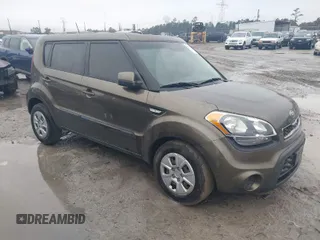 2013 Kia Soul with VIN KNDJT2A51D7506841, listed as a IAAI auction lot 41757317 with 171,439 mi miles. Bid and sale history available at carsss.com. Image 1.