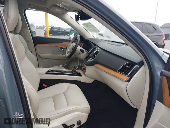 2022 Volvo XC90 Momentum with VIN YV4102CKXN1833414, listed as a IAAI auction lot 41167764 with 30,566 mi miles and . Bid and sale history available at DreamBid. Image 5.