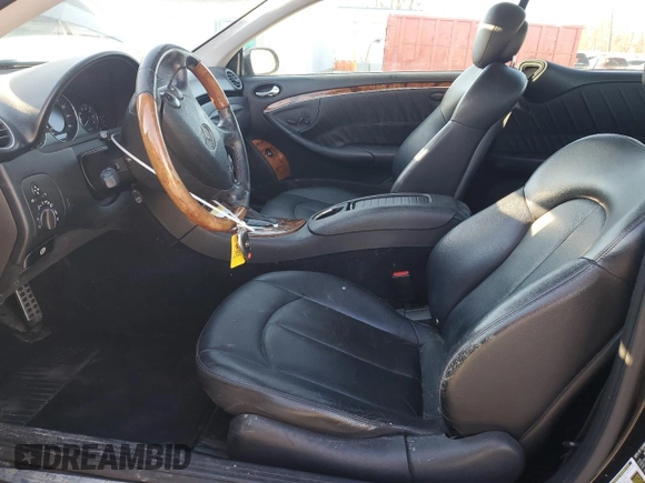 2008 Mercedes-Benz CLK 350 z VIN WDBTJ56H88F238626, wystawiony jako Copart lot #49378635 z przebiegiem 165 378 mil mil oraz Szkoda całkowita • Salvage title. Historia ofert i sprzedaży dostępna na DreamBid. Obrazek 7.