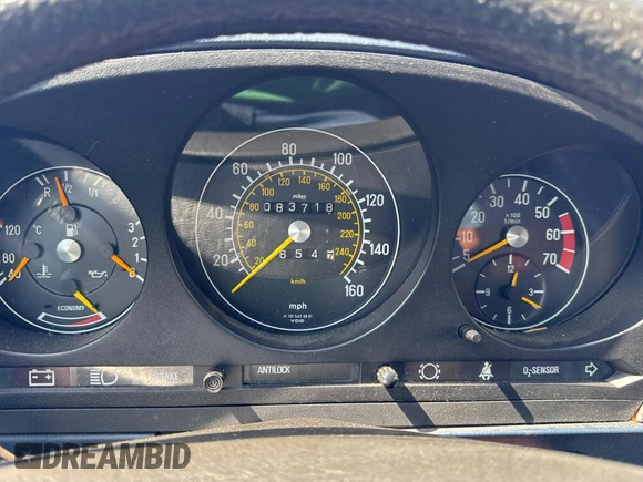 1985 Mercedes-Benz 380 z VIN WDBBA45C0FA019441, wystawiony jako Copart lot #51792005 z przebiegiem 83 718 mil mil oraz Czysty tytuł • Clean title. Historia ofert i sprzedaży dostępna na DreamBid. Obrazek 9.