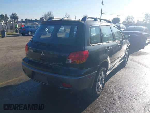 2004 Mitsubishi Outlander LS with VIN JA4LX31FX4U003476, listed as a IAAI auction lot 41290028 with 206,940 mi miles. Bid and sale history available at carsss.com. Image 4.