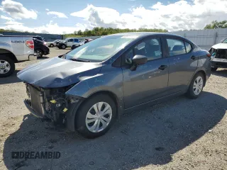 2020 Nissan Versa S z VIN 3N1CN8DVXLL885580, wystawiony jako Copart lot #50601475 z przebiegiem 83 907 mil mil oraz Szkoda całkowita • Salvage title. Historia ofert i sprzedaży dostępna na DreamBid. Obrazek 1.