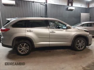 2018 Toyota Highlander SE with VIN 5TDJZRFH5JS912469, listed as a IAAI auction lot 42332840 with 74,386 mi miles and . Bid and sale history available at DreamBid. Image 12.
