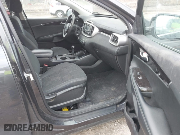 2018 Kia Sorento LX V6 with VIN 5XYPGDA57JG368022, listed as a IAAI auction lot 41853491 with 173,830 mi miles. Bid and sale history available at carsss.com. Image 5.