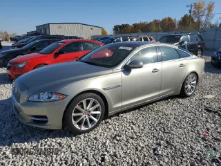 2014 Jaguar XJ z VIN SAJWJ1CD9E8V62338, wystawiony jako Copart lot #77396534 z przebiegiem 60 909 mil mil oraz Czysty tytuł • Clean title. Historia ofert i sprzedaży dostępna na DreamBid. Obrazek 1.