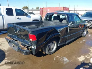 2001 Chevrolet S-10 LS with VIN 1GCCS19W718230397, listed as a IAAI auction lot 41293765 with 151,578 mi miles and . Bid and sale history available at DreamBid. Image 4.