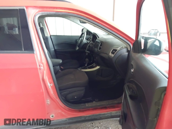 2019 Jeep Compass Sport z VIN 3C4NJCAB2KT676721, wystawiony jako IAAI lot #42116610 z przebiegiem 130 701 mil mil oraz . Historia ofert i sprzedaży dostępna na DreamBid. Obrazek 5.