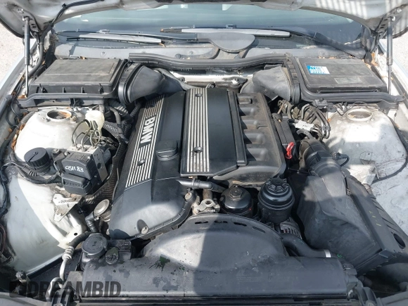 2000 BMW 5 Series 528iA with VIN WBADM6344YGU22084, listed as a IAAI auction lot 41734099 with 249,650 mi miles. Bid and sale history available at carsss.com. Image 10.