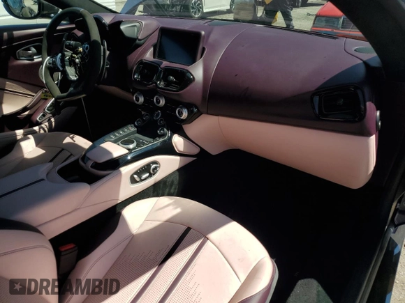 2023 Aston Martin Vantage z VIN SCFSMGBW0PGP08680, wystawiony jako Copart lot #49828114 z przebiegiem Nie podano mil oraz . Historia ofert i sprzedaży dostępna na DreamBid. Obrazek 8.