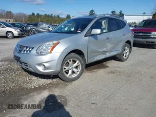 2011 Nissan Rogue SV z VIN JN8AS5MV1BW682862, wystawiony jako IAAI lot #41932618 z przebiegiem 106 558 mil mil oraz . Historia ofert i sprzedaży dostępna na DreamBid. Obrazek 2.