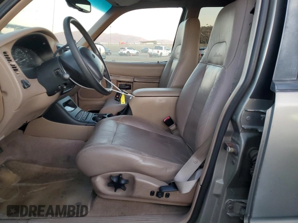 1999 Ford Explorer XLT z VIN 1FMZU32E0XZB31890, wystawiony jako Copart lot #84967184 z przebiegiem 220 424 mil mil oraz Szkoda całkowita • Salvage title. Historia ofert i sprzedaży dostępna na DreamBid. Obrazek 7.