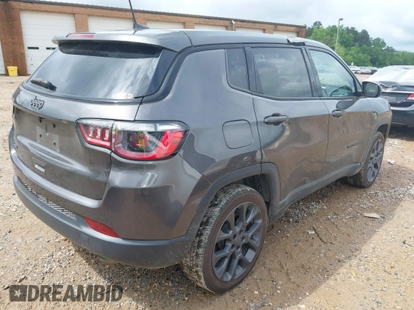 2021 Jeep Compass 80th Anniversary z VIN 3C4NJDEB5MT516982, wystawiony jako IAAI lot #42441681 z przebiegiem 37 414 mil mil oraz . Historia ofert i sprzedaży dostępna na DreamBid. Obrazek 4.