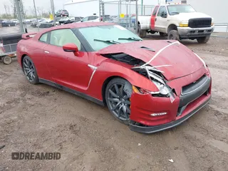 2015 Nissan GT-R Premium z VIN JN1AR5EFXFM280227, wystawiony jako IAAI lot #41920650 z przebiegiem 79 140 mil mil oraz . Historia ofert i sprzedaży dostępna na DreamBid. Obrazek 1.