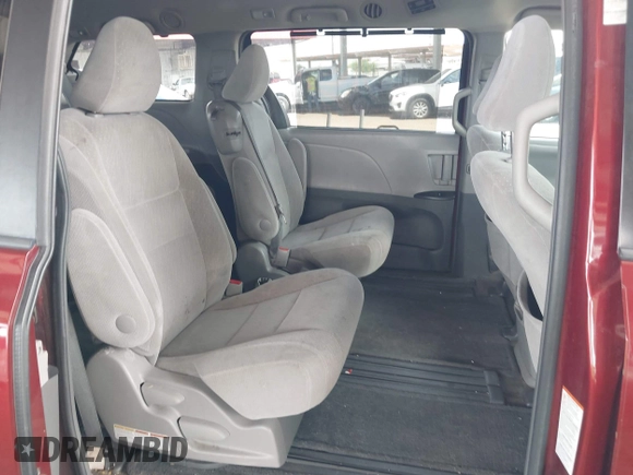 2017 Toyota Sienna LE Auto Access Seat с VIN 5TDKZ3DCXHS819305, выставлен на аукционе IAAI как лот 42284317 с пробегом 120 595 миль миль и . История ставок и продаж доступна на DreamBid. Изображение 8.