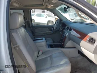2007 Chevrolet Suburban LT with VIN 3GNFK16397G116032, listed as a IAAI auction lot 42391864 with 226,280 mi miles and . Bid and sale history available at DreamBid. Image 5.