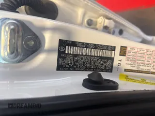 2019 Toyota Prius L Eco z VIN JTDKARFU3K3088807, wystawiony jako IAAI lot #42796106 z przebiegiem 61 500 mil mil oraz . Historia ofert i sprzedaży dostępna na DreamBid. Obrazek 1.