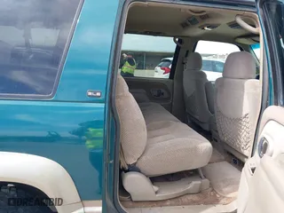 1998 GMC Suburban with VIN 1GKGK26J4WJ734958, listed as a IAAI auction lot 41878070 with 131,528 mi miles. Bid and sale history available at carsss.com. Image 8.