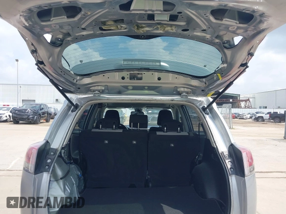 2018 Toyota RAV4 XLE z VIN JTMWFREV5JJ202927, wystawiony jako IAAI lot #42111306 z przebiegiem 118 385 mil mil oraz . Historia ofert i sprzedaży dostępna na DreamBid. Obrazek 18.
