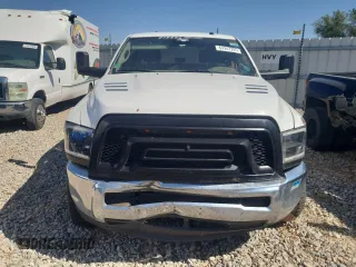 2018 Ram 2500 Tradesman z VIN 3C6UR5CL3JG348471, wystawiony jako Copart lot #64247285 z przebiegiem 398 440 mil mil oraz Czysty tytuł • Clean title. Historia ofert i sprzedaży dostępna na DreamBid. Obrazek 5.