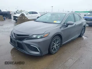 2023 Toyota Camry SE z VIN 4T1T11AK0PU084934, wystawiony jako IAAI lot #41962805 z przebiegiem 39 395 mil mil oraz . Historia ofert i sprzedaży dostępna na DreamBid. Obrazek 17.