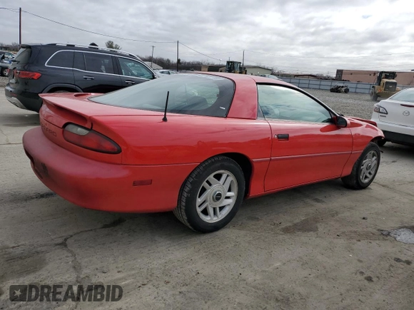 1995 Chevrolet Camaro z VIN 2G1FP22S1S2181409, wystawiony jako Copart lot #49273555 z przebiegiem 112 589 mil mil oraz Czysty tytuł • Clean title. Historia ofert i sprzedaży dostępna na DreamBid. Obrazek 3.
