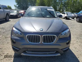 2013 BMW X1 xDrive28i z VIN WBAVL1C5XDVR89392, wystawiony jako Copart lot #55699185 z przebiegiem 127 856 mil mil oraz Czysty tytuł • Clean title. Historia ofert i sprzedaży dostępna na DreamBid. Obrazek 5.