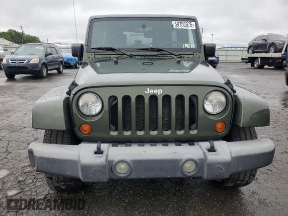 2007 Jeep Wrangler Unlimited Sahara z VIN 1J4GA59127L106988, wystawiony jako Copart lot #59750975 z przebiegiem 154 233 mil mil oraz Czysty tytuł • Clean title. Historia ofert i sprzedaży dostępna na DreamBid. Obrazek 5.