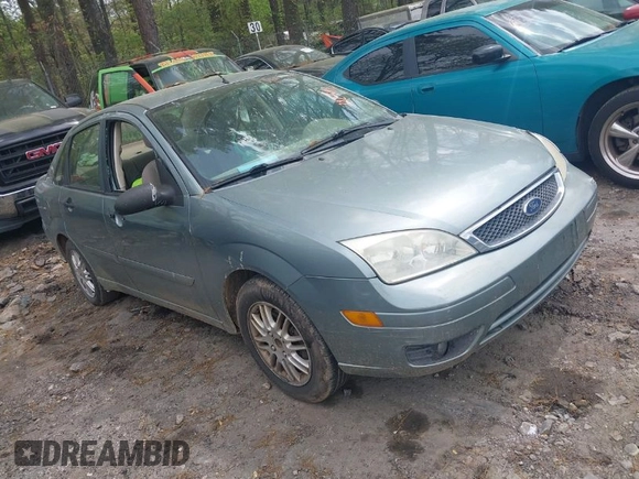 2005 Ford Focus S with VIN 1FAFP34N15W292541, listed as a IAAI auction lot 41970717 with 172,323 mi miles. Bid and sale history available at carsss.com. Image 1.
