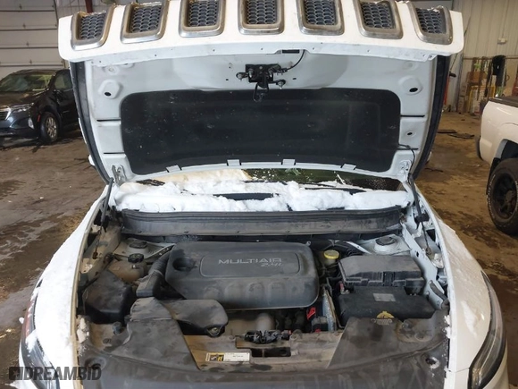 2014 Jeep Cherokee Latitude with VIN 1C4PJMCB7EW200880, listed as a IAAI auction lot 41610912 with 97,177 mi miles. Bid and sale history available at carsss.com. Image 10.