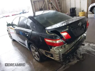 2008 Toyota Camry LE z VIN 4T1BE46K78U735990, wystawiony jako IAAI lot #41730503 z przebiegiem 222 514 mil mil oraz . Historia ofert i sprzedaży dostępna na DreamBid. Obrazek 3.