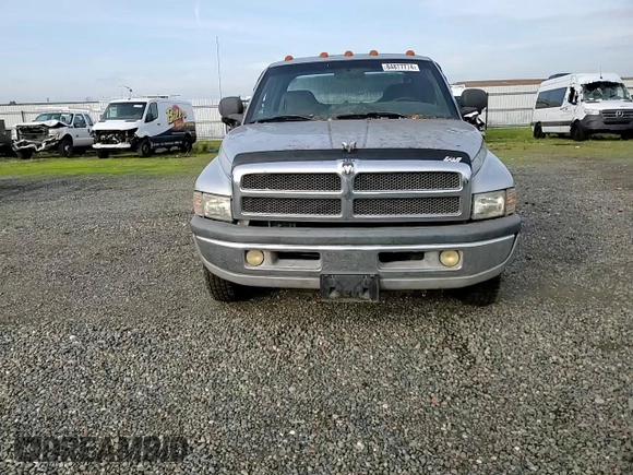 2001 Dodge 3500 z VIN 1B7MC33W71J574245, wystawiony jako Copart lot #84877774 z przebiegiem 200 945 mil mil oraz Szkoda całkowita • Salvage title. Historia ofert i sprzedaży dostępna na DreamBid. Obrazek 10.