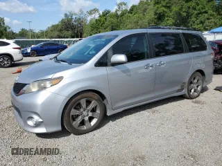 2013 Toyota Sienna SE с VIN 5TDXK3DC2DS383702, выставлен на аукционе Copart как лот 57618165 с пробегом 209 773 миль миль и Списание • Salvage title. История ставок и продаж доступна на DreamBid. Изображение 1.