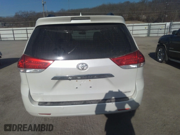 2014 Toyota Sienna XLE with VIN 5TDYK3DC3ES491381, listed as a IAAI auction lot 41803362 with 253,940 mi miles. Bid and sale history available at carsss.com. Image 16.