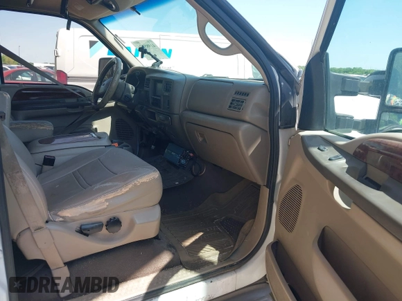 2001 Ford Excursion Limited z VIN 1FMNU43S41EC14679, wystawiony jako IAAI lot #41985236 z przebiegiem 293 535 mil mil oraz . Historia ofert i sprzedaży dostępna na DreamBid. Obrazek 5.