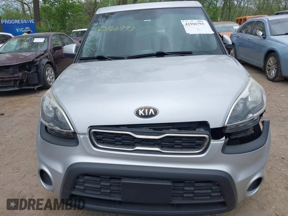 2013 Kia Soul + z VIN KNDJT2A63D7761273, wystawiony jako IAAI lot #42166793 z przebiegiem 134 647 mil mil oraz . Historia ofert i sprzedaży dostępna na DreamBid. Obrazek 12.